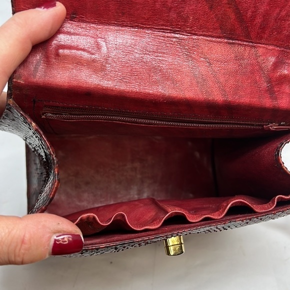 Structured Red Black Snakeskin Handbag Shoulder Bag - Picture 14 of 16